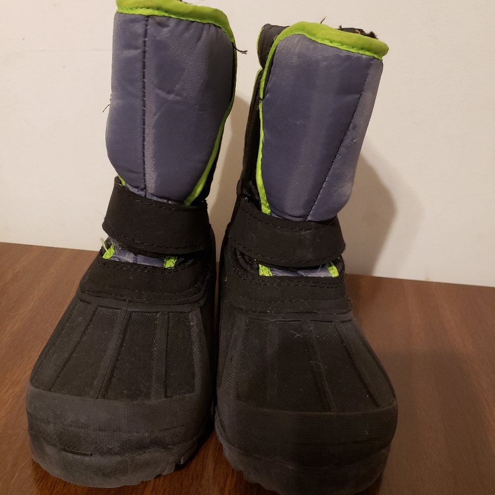 Snow boots
